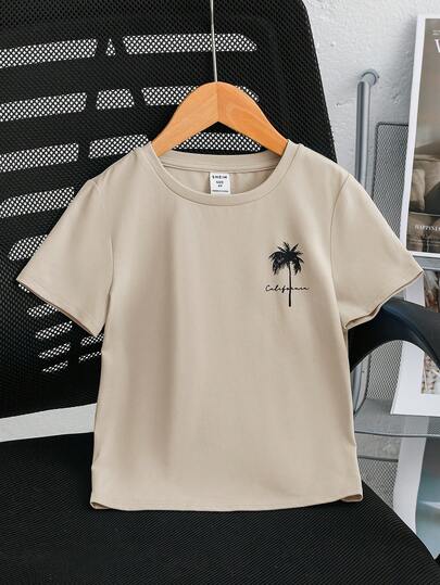SHEIN قميص تي شيرت قصير الأكمام مريح للأولاد في الصيف للعطلات والتنقل، مطبوع بحرف وشجرة النخيل