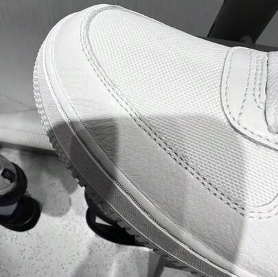 Nike حذاء رياضي رجالي جديد AIR FORCE 1 GTX سهل الارتداء ومقاوم للتآكل