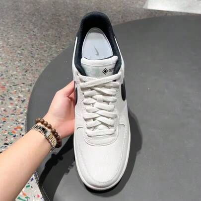 Nike حذاء رياضي رجالي جديد AIR FORCE 1 GTX سهل الارتداء ومقاوم للتآكل