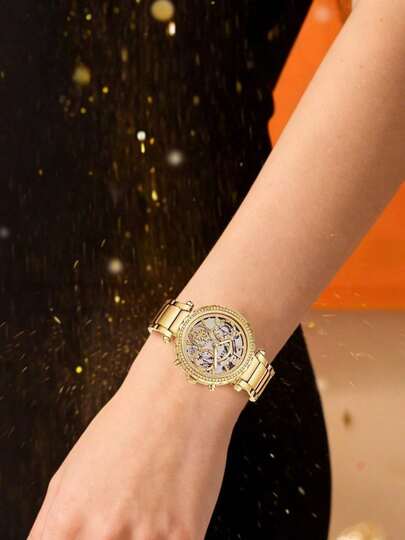 ساعة نسائية من GUESS بلون الفضي متعددة الوظائف، قرص دائري، عقارب تناظرية، مصنوعة من الفولاذ المقاوم للصدأ، إكسسوار أنيق، مناسبة للارتداء اليومي العادي، رائعة كهدية لعيد الميلاد والكريسماس