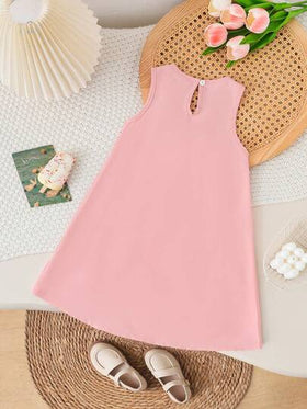 SHEIN فستان كاجوال بدون أكمام للفتاة الصغيرة، مزين بالخرز الاصطناعي وتفاصيل منقوشة، تصميم بسيط وعملي للارتداء اليومي