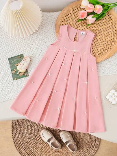 SHEIN فستان كاجوال بدون أكمام للفتاة الصغيرة، مزين بالخرز الاصطناعي وتفاصيل منقوشة، تصميم بسيط وعملي للارتداء اليومي