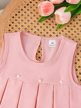 SHEIN فستان كاجوال بدون أكمام للفتاة الصغيرة، مزين بالخرز الاصطناعي وتفاصيل منقوشة، تصميم بسيط وعملي للارتداء اليومي