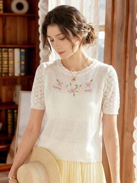 Knit Mix ملابس علوية تي شيرت نسائي أنيق مصنوع من الأقمشة المحبوكة على الطراز الفرنسي، مزين بالتطريز، أكمام قصيرة وقصة عادية، قطعة كاجوال بتصميم بسيط وعصري، مناسب لمناسبات العودة إلى المدرسة في فصلي الخريف والشتاء، ومناسب لمناسبات عيد الميلاد والشكر وراس ا