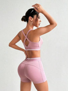 SHEIN Sovereign Charm بدلة رياضية نسائية مكونة من ملابس علوية كم قصير مكتوب عليه وشورت ضيق، ملابس رياضة رسمية عادية، بزي لممارسة التدريبات الرياضية