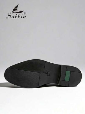 Salkin أحذية رجالية فاخرة عتيقة الطراز بتصميم مزين بالكعب الجانبي والرقعة المربعة، من جلد ناعم وقابل للتنفس باللون الأسود، أحذية رسمية بأصابع مدببة مناسبة للرجال في المناسبات الاجتماعية والأعمال والحفلات والزفاف. مناسبة للمواعيد الرومانسية وهدايا الأعياد