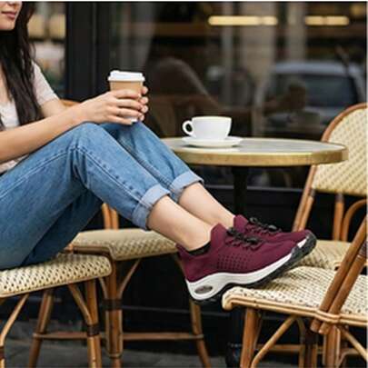 أحذية رياضية كاجوال مبطنة بالهواء مع رباط دانتيل، ماصة للصدمات، من النسيج المحبوك للنساء باللون الأحمر