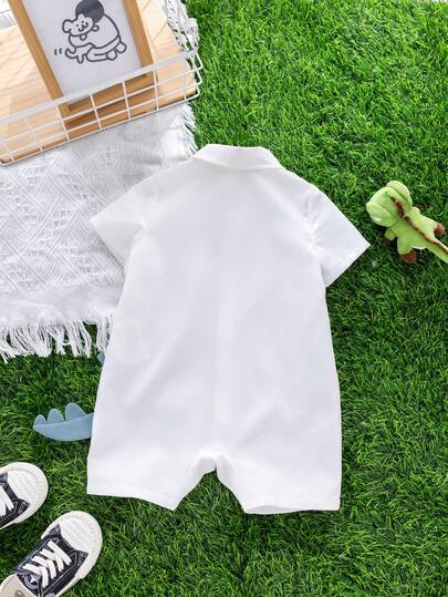 SHEIN طقم رومبر أطفال رضع بنات وأولاد بطبعة ديناصور كرتونية، طوق منحرف، أكمام قصيرة، مع صندل قصير، كاجوال متعدد الاستخدامات