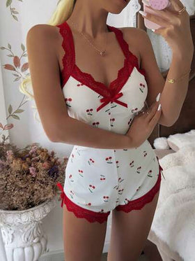 SHEIN جمبسوت نوم مثيرة للنساء مع طبعة الكرز وتصميم ظهر مفتوح مزين بالدانتيل المتباين