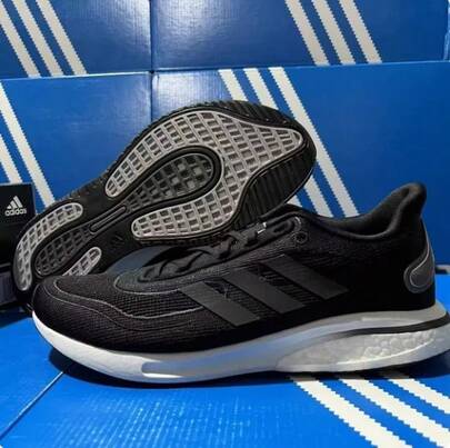 Adidas أحذية رياضية كلاسيكية مريحة وكاجوال بنعل مبطن مقاوم للانزلاق