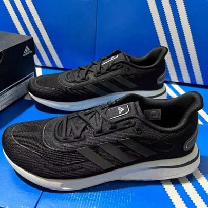 Adidas أحذية رياضية كلاسيكية مريحة وكاجوال بنعل مبطن مقاوم للانزلاق