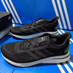 Adidas أحذية رياضية كلاسيكية مريحة وكاجوال بنعل مبطن مقاوم للانزلاق