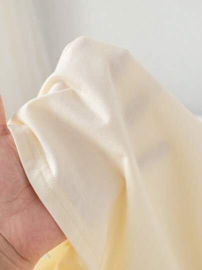 SHEIN مجموعة قميص بولو بأكمام قصيرة وشورت للأطفال الصغار، بألوان متباينة، ملابس أطفال صيفية/ربيعية، 2 قطعة/طقم