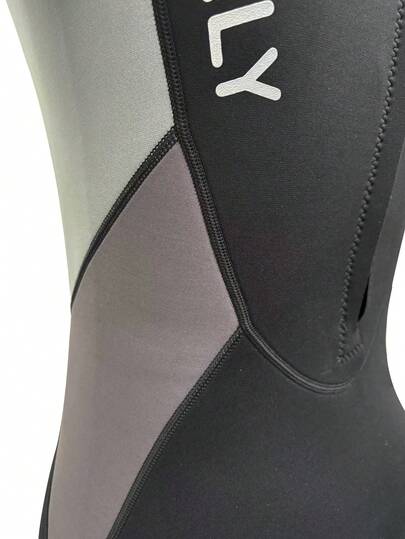 Manfinity Swimmode بدلة سباحة رجالية بياقة ذات لون متباين وأكمام راجلان مناسبة للياقة، مناسبة للشاطئ