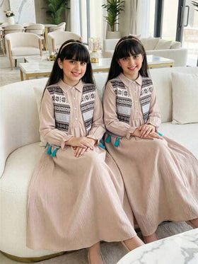 مجموعة جاكيت وفستان أنيقة للبنات باللونين الأسود والذهبي، بتصميم مستوحى من الشرق الأوسط مع أكمام طويلة، قماش ذو ملمس، تفاصيل الفستان، قماش سميك غير مشعر مناسب للخريف/الشتاء والاحتفالات والمناسبات
