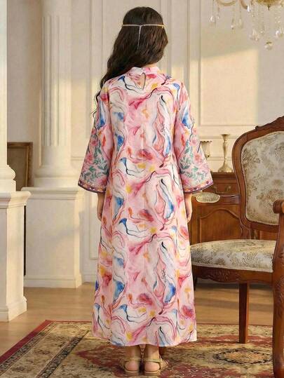 SHEIN رداء فضفاض بأكمام ثلاثة أرباع مع تقسيم الذيل بطبعة رجعية للفتيات المراهقات، باللون الأزرق والأخضر