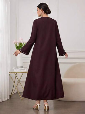 Al Najma عباءة نسائية طويلة الأكمام بتصميم تريم وأزرار ذهبية، مناسبة للارتداء اليومي والتنقل