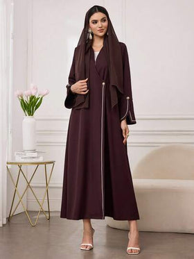 Al Najma عباءة نسائية طويلة الأكمام بتصميم تريم وأزرار ذهبية، مناسبة للارتداء اليومي والتنقل