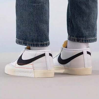 Nike حذاء رياضي رجالي من طراز BLAZER LOW PRO CLUB