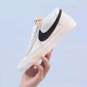 Nike حذاء رياضي رجالي من طراز BLAZER LOW PRO CLUB