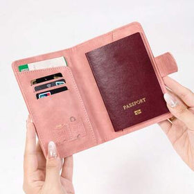 1 قطعة حامل جواز سفر جديد عصري مانع للتشويش RFID محفظة منظم مستندات، محفظة بطاقات بسيطة جميلة لجواز السفر، أسود وزهري، حامل بطاقات ائتمان وفتحات للصور، محفظة بسيطة، محفظة ذكية مع Airtag، حامل بطاقات الأسماء، حقيبة سفر، حقيبة أمتعة، حقيبة حمل، حقيبة مبيت،