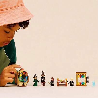 LEGO مجموعة ليغو هاري بوتر 76460 قلعة هوغوارتس: لغز مراسم الفرز مكعبات البناء