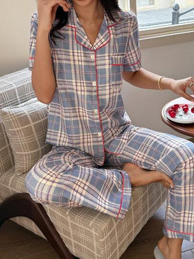 SHEIN Napfluff طقم بيجامة للنساء مكون من بنطال وقميص بأكمام قصيرة مع تريم متباين بنمط المربعات