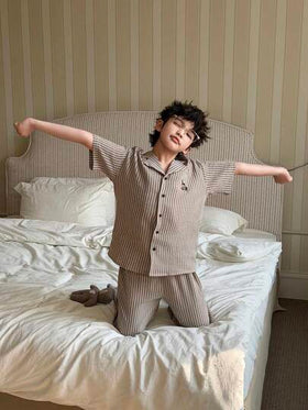 DAZY طقم بيجامة مكون من ملابس علوية ذات أكمام قصيرة مخططة وبنطلون للأولاد المراهقين