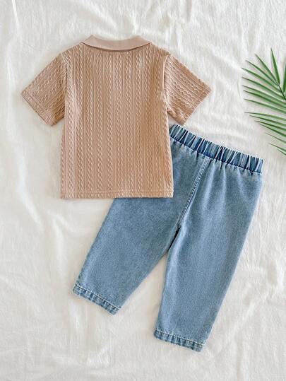 SHEIN Vintaside Kids مجموعة ملابس علوية كاجوال قصير الأكمام مع طوق للأطفال الصغار مقترنة مع بنطلون جينز مغسول عصري، مناسبة للارتداء اليومي، التخييم العائلي، الطعام أو التسوق