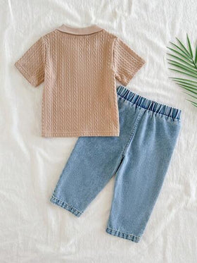 SHEIN Vintaside Kids مجموعة ملابس علوية كاجوال قصير الأكمام مع طوق للأطفال الصغار مقترنة مع بنطلون جينز مغسول عصري، مناسبة للارتداء اليومي، التخييم العائلي، الطعام أو التسوق