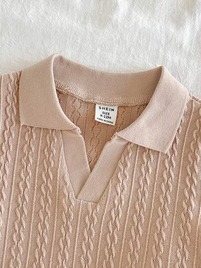SHEIN Vintaside Kids مجموعة ملابس علوية كاجوال قصير الأكمام مع طوق للأطفال الصغار مقترنة مع بنطلون جينز مغسول عصري، مناسبة للارتداء اليومي، التخييم العائلي، الطعام أو التسوق