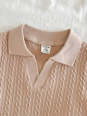 SHEIN Vintaside Kids مجموعة ملابس علوية كاجوال قصير الأكمام مع طوق للأطفال الصغار مقترنة مع بنطلون جينز مغسول عصري، مناسبة للارتداء اليومي، التخييم العائلي، الطعام أو التسوق
