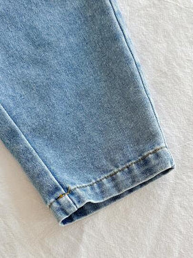 SHEIN Vintaside Kids مجموعة ملابس علوية كاجوال قصير الأكمام مع طوق للأطفال الصغار مقترنة مع بنطلون جينز مغسول عصري، مناسبة للارتداء اليومي، التخييم العائلي، الطعام أو التسوق