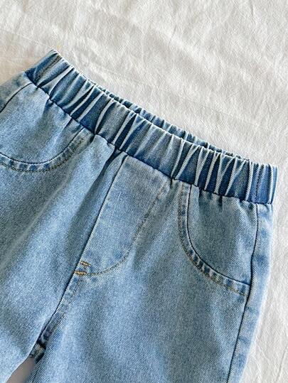SHEIN Vintaside Kids مجموعة ملابس علوية كاجوال قصير الأكمام مع طوق للأطفال الصغار مقترنة مع بنطلون جينز مغسول عصري، مناسبة للارتداء اليومي، التخييم العائلي، الطعام أو التسوق