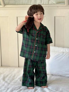 Dazy Kids بدلة بيجاما صيفية عادية للأولاد مكونة من قميص بأزرار أمامية مربعات والبنطلون