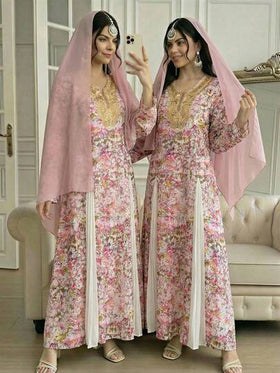 SHEIN رمضان فستان بطبعة إثنية مع ياقة على شكل V مزينة بالخرز، مقترن مع وشاح شيفون خفيف، أنيق ومريح، مناسب للرمضان، العباءة، الجلابية، الملابس العربية التقليدية