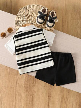 SHEIN Playful Pals مجموعة من قطعتين للأطفال الرضع والصغار، تتكون من سترة مخططة مصنوعة من الأكريليك وقميص بولو أبيض بأكمام قصيرة مزين بشعار الدب، وشورت أسود مزين بشعار الدب، طقم أنيق بأسلوب كاجوال مناسب للارتداء اليومي في الربيع والصيف، مقاس من 6 أشهر إلى