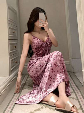 DAZY ثوب نوم طويل نسائي ذو تصميم رشيق مصنوع من قطع مخملية ودانتيل بطبعات زهرية جذابة وعتيقة