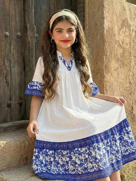 فستان كاجوال مطبوع بالأزهار مع فتحة في الرقبة للفتيات المراهقات في العطلة