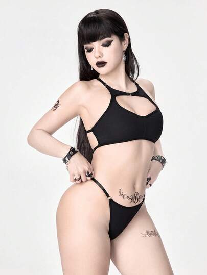 ROMWE Goth مجموعة ملابس داخلية للنساء تتكون من صدرية بتصميم صليب في الظهر وسروال تنج