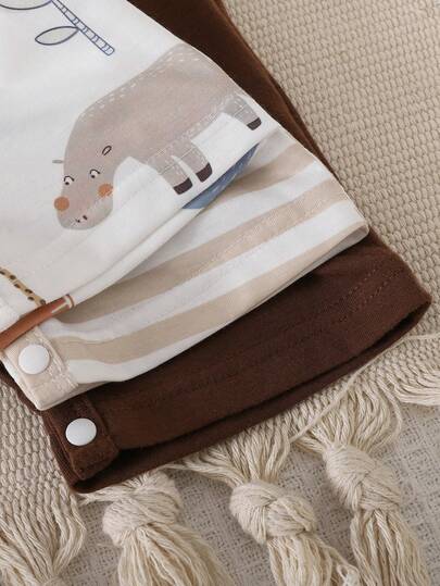 SHEIN Playful Pals 3 قطع/مجموعة بذلات أطفال صغار مطبوعة بطريقة جميلة + شريطية + لون واحد ناعمة ومريحة، مناسبة للمنزل والرياضة الخارجية والحفلات