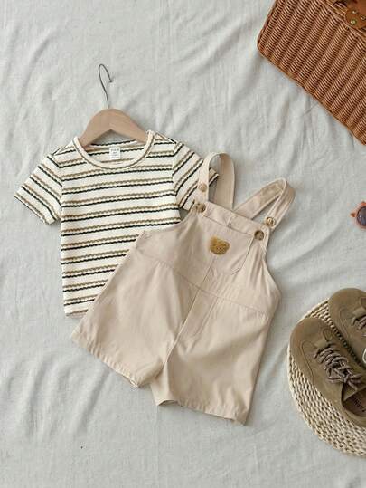 SHEIN مجموعة من قطعتين للأطفال الرضع البنين/البنات، تتكون من تي شيرت كاجوال مخطط بطبعات كرتونية جميلة وشورت مع أشرطة حمالة بشكل دب كرتوني، مناسبة للارتداء في الربيع والصيف للمنزل أو الخارج