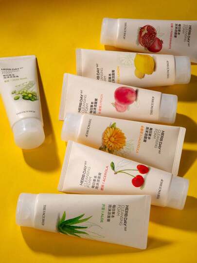 The Face Shop رغوة تنظيف الكالندولا يوم الأعشاب 365، تزيل بلطف بقايا المكياج والجلد الميت، توفر شعورًا منعشًا، تنظف بفعالية بقايا البشرة، تحتوي على مستخلصات طبيعية، مرطبة ومهدئة، مناسبة لجميع أنواع البشرة، مستحضرات تجميل كورية، 170 جرام / 5.99 أونصة