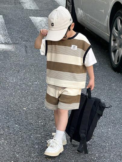 SHEIN Little Byeori مجموعة قميص وشورت مخطط للأولاد الصغار 2 قطعة، كاجوال وكولدجيت مريح وأنيق متعدد الاستخدامات للصيف، مناسب للارتداء اليومي، المدرسة، الخروجات، الرياضة، الربيع/الصيف