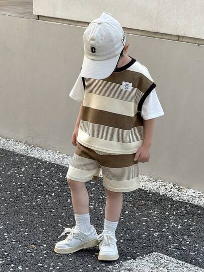 SHEIN Little Byeori مجموعة قميص وشورت مخطط للأولاد الصغار 2 قطعة، كاجوال وكولدجيت مريح وأنيق متعدد الاستخدامات للصيف، مناسب للارتداء اليومي، المدرسة، الخروجات، الرياضة، الربيع/الصيف