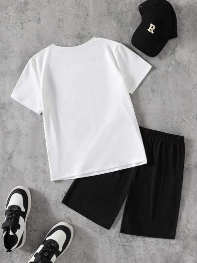 SHEIN بدلة رياضية كاجوال مكونة من قميص بياقة مستديرة وأكمام قصيرة مطبوع عليه وجه أنمي وشورت مطبوع، مناسبة للارتداء اليومي في الربيع والصيف، قطعتان
