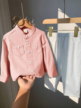 SHEIN مجموعة قميص أزرق فاتح بأكمام طويلة وبنطال بخصر مطاطي للأطفال الصبية، مناسبة لحفلات عيد الميلاد والحفلات المسائية والأعراس وحفلات الاستقبال والمناسبات الخاصة بالأطفال