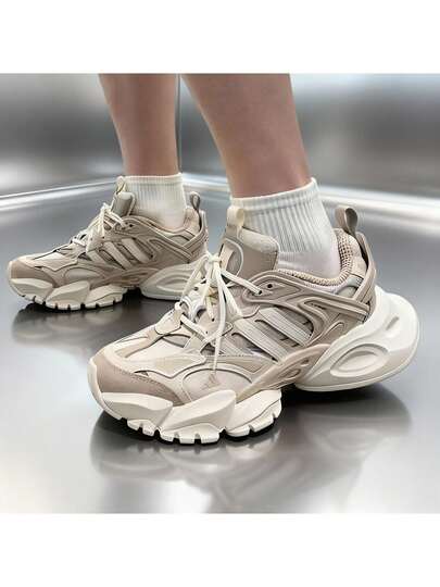 Adidas أحذية الركض مميزة XLG RUNNER DELUXE ، ذات نعل سميك للنساء للركض اليومي لمسافة قصيرة، IH7799
