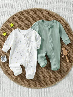 SHEIN Vintaside Kids قطعتان جمبسوت طويلة الأكمام مع قدم للأطفال الرضع الذكور مع إغلاق بأزرار، بلون أخضر نعناعي وعاجي مطبوع بالنجوم والقمر