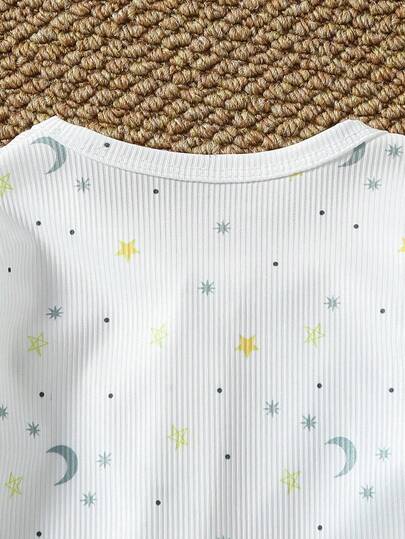 SHEIN Vintaside Kids قطعتان جمبسوت طويلة الأكمام مع قدم للأطفال الرضع الذكور مع إغلاق بأزرار، بلون أخضر نعناعي وعاجي مطبوع بالنجوم والقمر